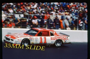 35MM NASCAR SLIDE - DARRELL WALTRIP 1985 #11 B U D CHEVY #CC2 - Picture 1 of 1