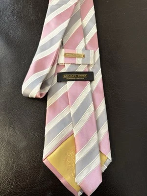 Corbata a rayas rosa seda Donald Trump Foto 1 de 4