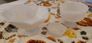Lot 3 Vintage Milk Glass Bowl 2 Large & 1 Small - Picture 1 of 11