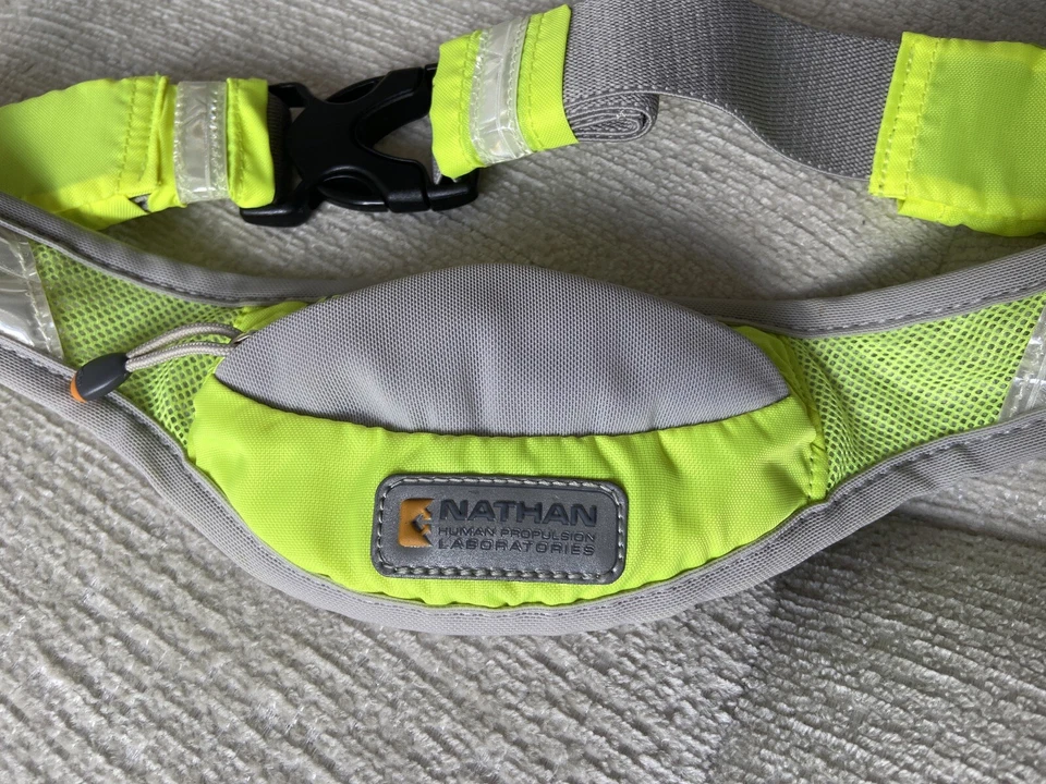 Paquete de corredores reflectantes Nathan Human Propulsion Laboratories amarillo neón EE. UU. Foto 1 de 4