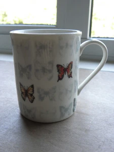 MARKS AND SPENCER WEISS BONE CHINA TASSE SCHMETTERLING HÖHE 90mm RAND D 74mm THAILAND - Bild 1 von 6