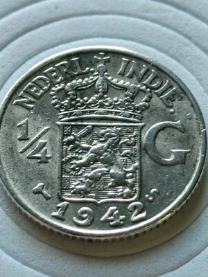 AU Nicer  1942 Netherlands DUTCH .720 Silver 1/4 Gulden W NEW HOLDER 20mm  - Image 1 of 4