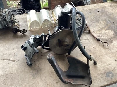 1969/70 Pontiac GTO Trans Am Power Steering Pump With Brackets — 第 1/4 张图片