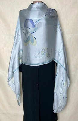 Mantón bufanda de seda azul floral John Galliano  Foto 1 de 4