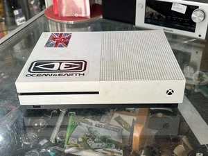 MICROSOFT XBOX ONE S CONSOLE IN WHITE 1TB - READ DESCRIPTION - Picture 1 of 13