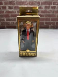 Figura de acción del presidente Donald Trump 2016 arte de juguete FCTRY dedo medio MAGA - Imagen 1 de 5