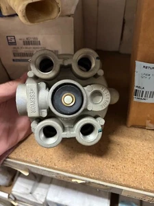 RA86477 NEW MERITOR WABCO AIR BRAKE FOOT VALVE 102626 - Picture 1 of 4