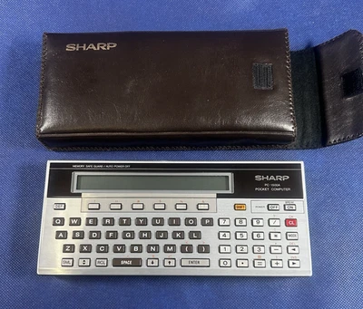 Computadora de bolsillo portátil Sharp PC-1500A 1982 vintage con estuche FUNCIONA Foto 1 de 4