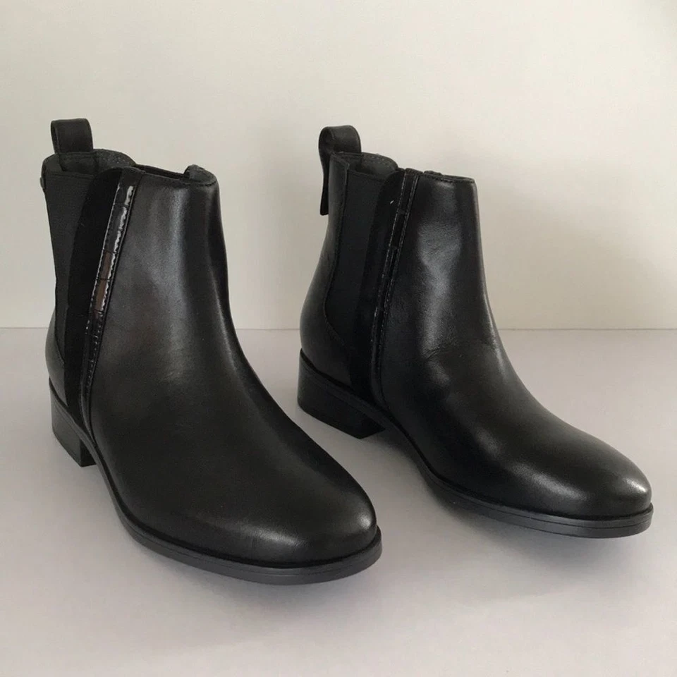 Rockport  Larkyn Chelsea Leather Ankle Boots Size: 7W - Image 1 of 4
