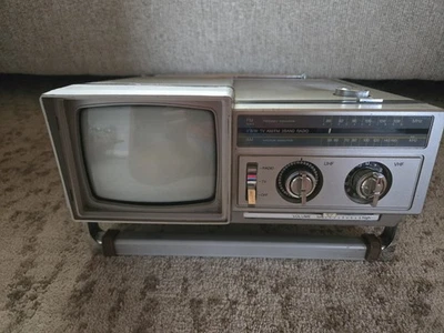 Samsung Model No BT-123AJ Vintage Portable Tv Am Fm Two Band Radio Combo 1984 - Image 1 of 3