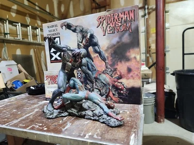 Статуэтка Marvel Diamond Select MAX Spider-Man Vs Venom Zombies [незначительные повреждения] - Изображение 1 из 4