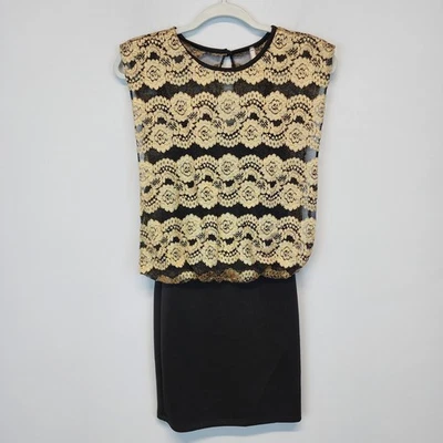 Mini vestido vintage Y2K dourado com faixas de renda tamanho S Bodycon sem mangas glamour noturno - Imagem 1 de 4