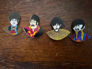 the BEATLES Yellow Submarine Pins LIVERPOOL 1989 - Bild 1 von 2