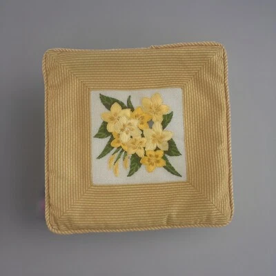 Almohada de Colección Acento Crewel Floral Boho Country Bordada.  Punto de cruz 3D 13" Foto 1 de 4