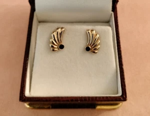 Solid 9ct Yellow Gold Sapphire Stud Earrings 0.56g - Picture 1 of 13