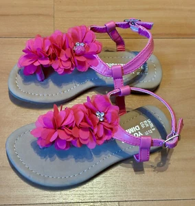 Young Dimension Mädchen Kleinkind Riemchen Sandalen Rosa Größe UK 9 EU 27 Neu! - Bild 1 von 6