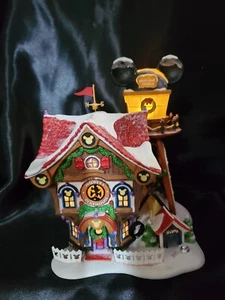 DEPT 56 POLO NORD DISNEY - MICKEY'S NORTH POLE HOLIDAY HOUSE 56759 COME NUOVO IN SCATOLA - Foto 1 di 16