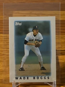 1986 Topps League Leader Minis - Wade Boggs #3 - Picture 1 of 2