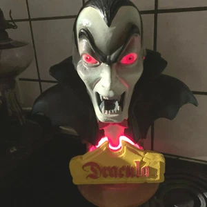Vintage Universal Monsters Dracula Lite Up Bust Horror Lamp Vintage Rare - Picture 1 of 12