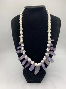 Collana con conchiglia Puka bianca e perline in vetro viola grande fatta a mano - Foto 1 di 12