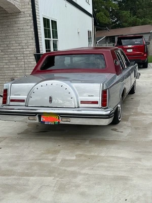 1983 Lincoln Continental  - Image 1 of 4