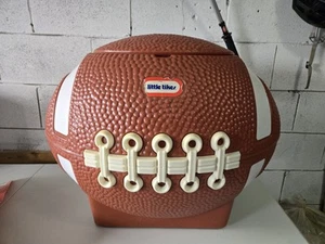 Caja de juguetes de fútbol americano Little Tikes 1975 vintage cofre puerta trasera enfriador hombre tapa de cueva - Imagen 1 de 3