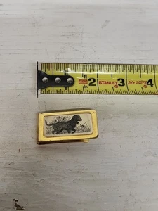 Vintage Gold Tone Metal Money Hunter Clip W/ Hunting Dog Scene Barlow - Picture 1 of 5
