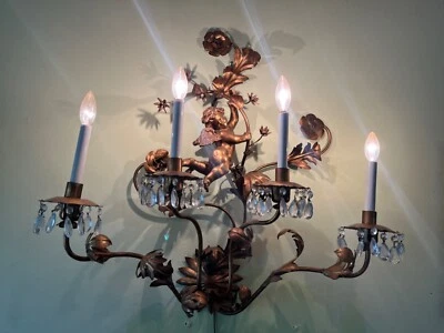 Aplique de pared italiano dorado Hollywood Regency años 50 prismas de luz con figura de querubín Foto 1 de 4