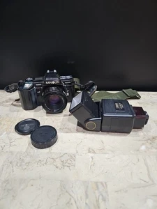 Minolta Maxxum 7000 Camera with AF Zoom 35-70mm Lens - Picture 1 of 9