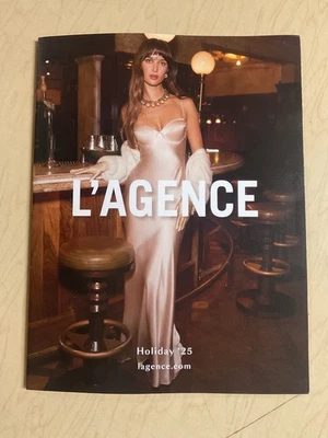 Holiday 2025 L'Agence women's sexy Dakota Johnson sexy cover Foto 1 de 4