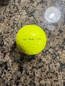 LOGO PELOTA DE GOLF - (1) ORIGINAL 2013 TITLEIST NXT TOUR S BOLA DE PRUEBA AMARILLA 5.5/10!!️ - Imagen 1 de 3