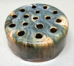 McCoy Brown Onyx Round Flower Frog Early 3 1/2 in Diam - Picture 1 of 5