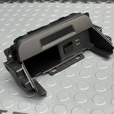 MAZDA MX-5 MIATA 2016-2023 CONSOLA PANEL DE AJUSTE FRONTAL CON INTERRUPTOR USB OEM N314669U0A Foto 1 de 4