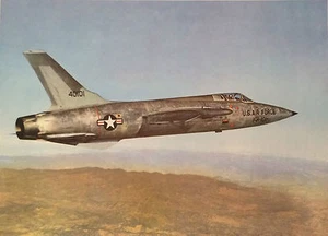 Republic F-105 Thunderchief in flight 19" x 16" print - Picture 1 of 3