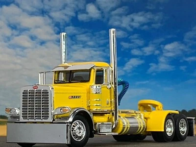 1/64 DCP AMARILLO ORGULLO Y CLASE PETERBILT 389 CABINA CORTA Foto 1 de 4