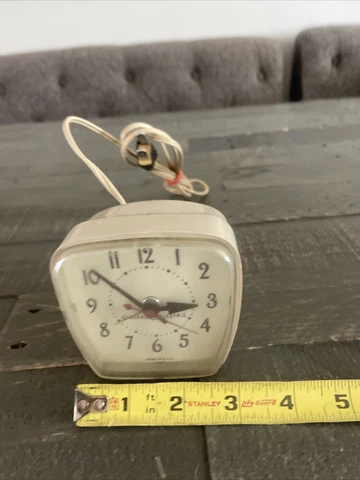 Vintage 1960’s General Electric GE Alarm Clock Model 7220E Tan Beige dc7 Cover