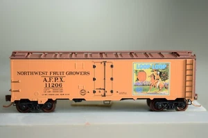 26039 N Scale Micro Trains 40' REEFER car LOWELL SMITH FRUIT PACKERS SERIES LOOP - Picture 1 of 6