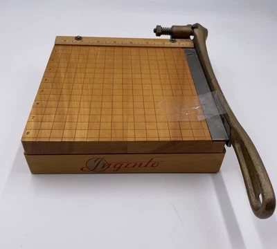 Vintage años 50 INGENTO Nº "Cortador de papel de madera de arce 2 mango de hierro fundido 8""x8"" escuela" Foto 1 de 4