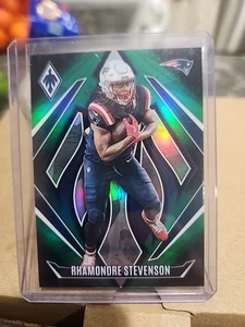 2024 Panini Phoenix - Rhamondre Stevenson #124 Green Fade /199 - Picture 1 of 3
