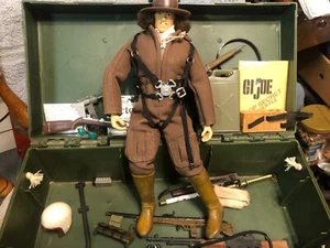 Vintage 90s GI Joe Foot Locker Case Figure Accessories Clothing Weapons Hasbro - Picture 1 of 8