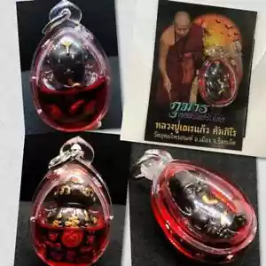 Kuman Amuleto Disegno Ricchezza Bronzo Nero LP Ngern Kaew Charm Buona Fortuna - Foto 1 di 3