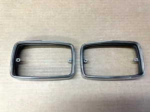 1970 1971 1972 PLYMOUTH DUSTER SCAMP L.H. R.H. TURN SIGNAL LAMP BEZEL OEM USED - Picture 1 of 7