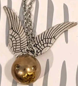 Collana Boccino Dorato Harry Potter Volante Oro Palline Ali Pendente Collana - Foto 1 di 4
