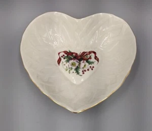 Belleek of Ireland Porzellan Winter Rosegoldrand Herzform Schmuckschale - Bild 1 von 13