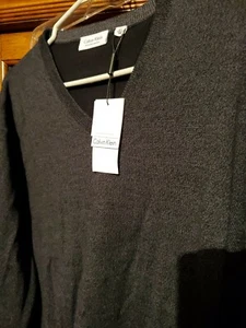 Neu mit Etikett Calvin Klein Herrenpullover 2XL anthrazitgrau V-Ausschnitt lange Ärmel Merinowolle - Bild 1 von 3