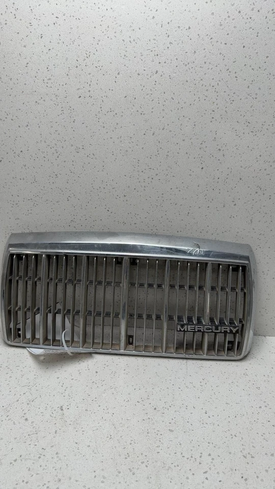 1983 1984 1985 1986 Ford FORD THUNDERBIRD Grille Foto 1 de 4