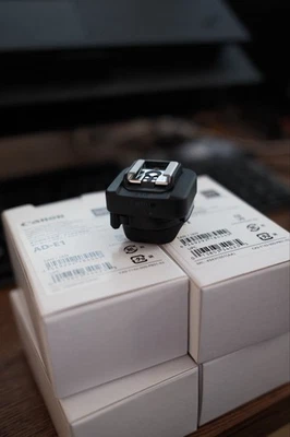 Adaptador de zapata multifunción Canon Ad-E1 para EOS R3/R6 MKII/R7/R8/R10/R50 Foto 1 de 4