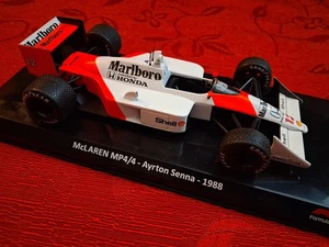 McLAREN MP4/4 AYRTON SENNA 1988 CAMPIONE DEL MONDO "SCRITTE MARLBORO" SCALA 1/24 - Foto 1 di 5