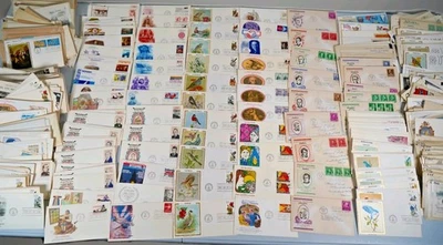 US 1940s-2000s Mixed Box Lot of 400-500 FDCs Various Artists & Topics - Image 1 of 4