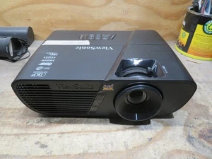 Proyector Viewsonic PJD5555w DLP Modelo VS15876 3D Listo 1156 HORAS SIN CONTROL REMOTO - Imagen 1 de 4
